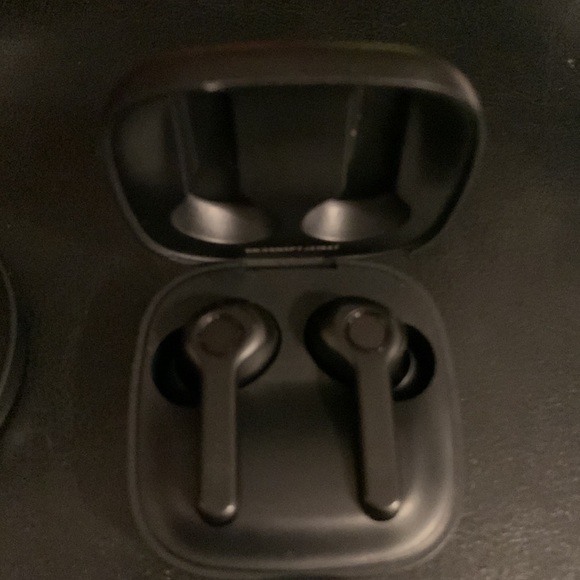 Bluetooth Earbuds - Picture 2 of 4